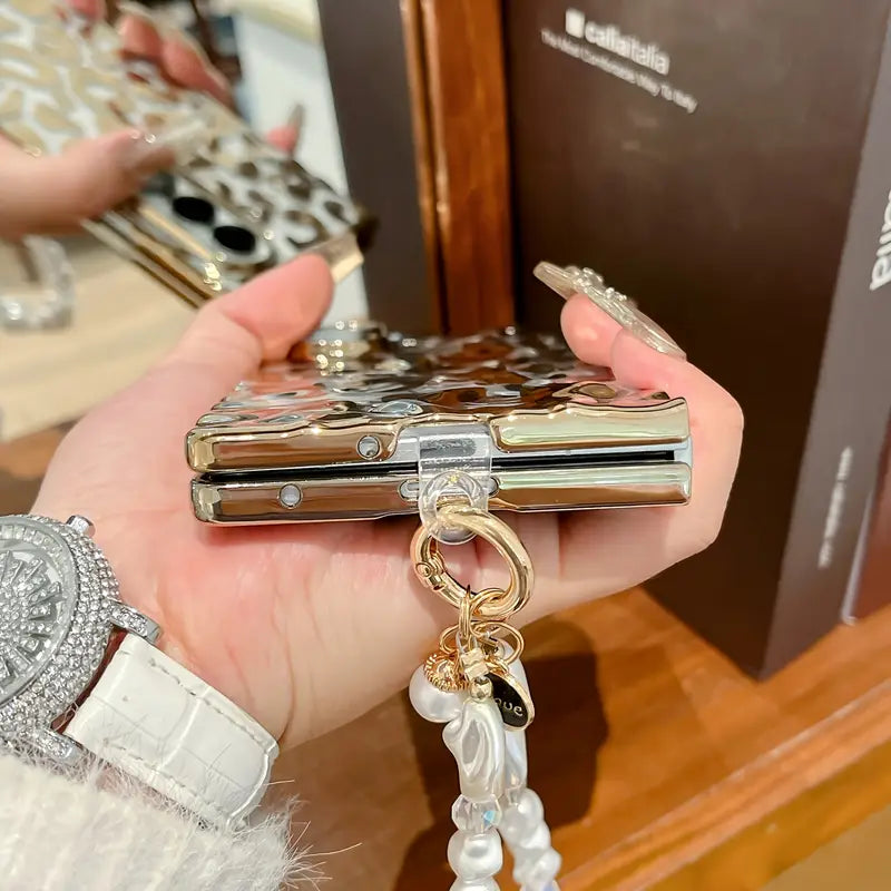 Trendy Leopard Print Case with Chain – Compatible with Samsung Galaxy Z Fold Series